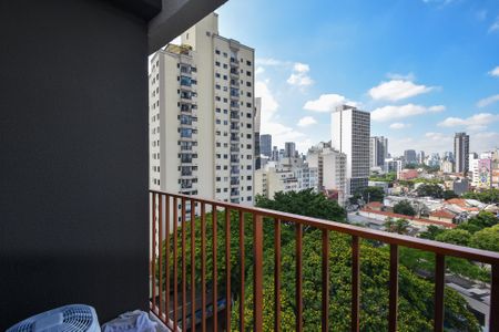 varanda Sala de kitnet/studio para alugar com 1 quarto, 30m² em Pinheiros, São Paulo