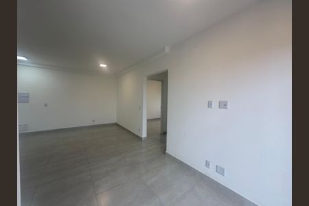 Sala de apartamento para alugar com 2 quartos, 60m² em Outeiro de São Fernando, Barueri