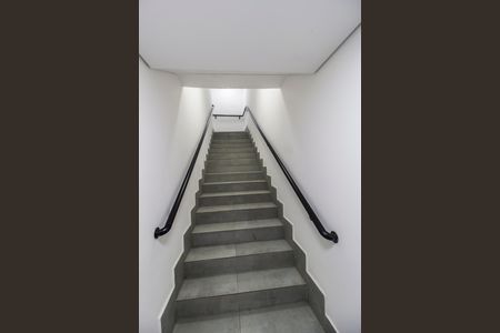 Apartamento para alugar com 60m², 2 quartos e 1 vaga Apartamento para alugar com 60m², 2 quartos e 1 vagaEscada