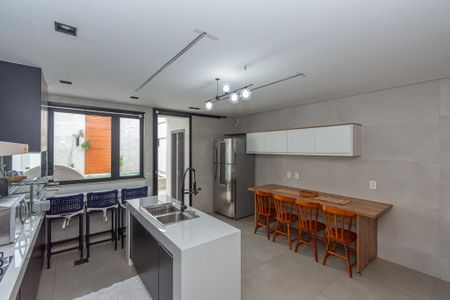 Casa para alugar com 248m², 3 quartos e 2 vagasCozinha 