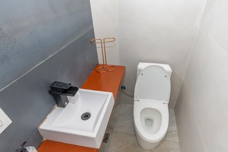 Casa para alugar com 248m², 3 quartos e 2 vagasBanheiro Corredor 