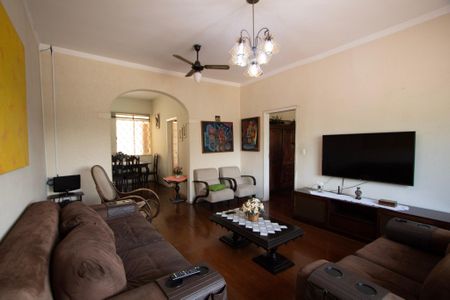 Casa para alugar com 185m², 4 quartos e 1 vagaSala 