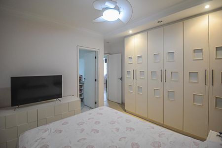 Apartamento à venda com 130m², 3 quartos e 2 vagasQuarto 2 - Suíte