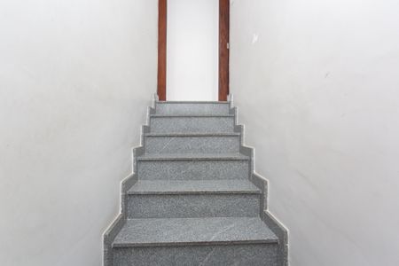 Escada  de casa de condomínio à venda com 2 quartos, 75m² em Vila Carmosina, São Paulo