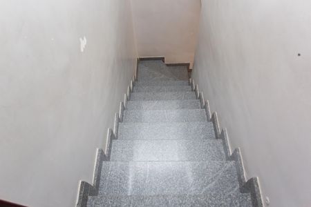 Casa de condomínio à venda com 75m², 2 quartos e 1 vagaEscada 