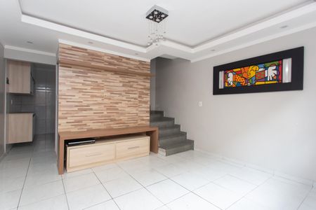Sala de casa de condomínio à venda com 2 quartos, 75m² em Vila Carmosina, São Paulo