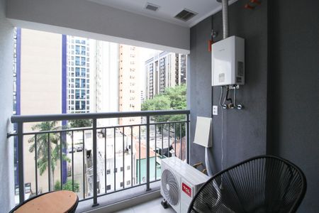 Varanda de kitnet/studio para alugar com 1 quarto, 26m² em Indianópolis, São Paulo