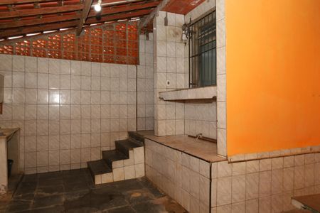 Casa para alugar com 250m², 2 quartos e 1 vagaÁrea de Serviço