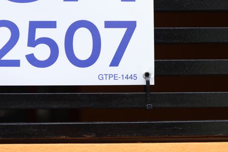 Casa para alugar com 250m², 2 quartos e 1 vagaPlaca instalada no portão do imóvel - Código da placa: GTPE-1445