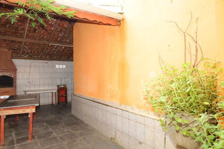 Casa para alugar com 250m², 2 quartos e 1 vagaQuintal