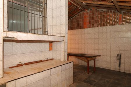 Casa para alugar com 250m², 2 quartos e 1 vagaÁrea de Serviço