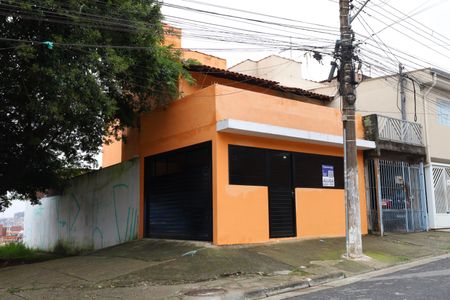 Casa para alugar com 250m², 2 quartos e 1 vagaPlaca instalada no portão do imóvel - Código da placa: GTPE-1445