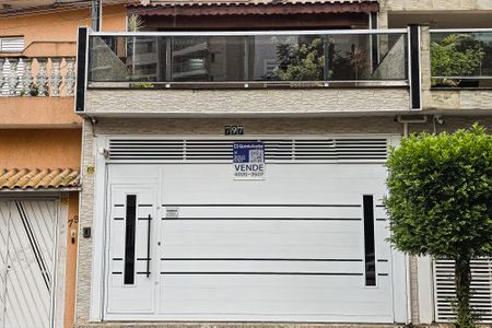 Casa à venda com 110m², 2 quartos e 2 vagas Casa à venda com 110m², 2 quartos e 2 vagasFachada