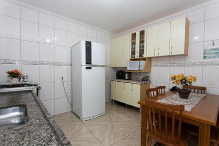 Casa à venda com 110m², 2 quartos e 2 vagas Casa à venda com 110m², 2 quartos e 2 vagasCozinha