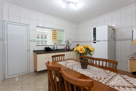 Casa à venda com 110m², 2 quartos e 2 vagas Casa à venda com 110m², 2 quartos e 2 vagasCozinha