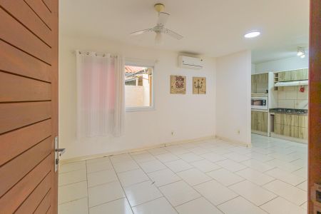 Casa de condomínio para alugar com 68m², 2 quartos e 2 vagasSala