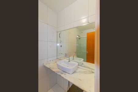 Casa de condomínio para alugar com 68m², 2 quartos e 2 vagasBanheiro