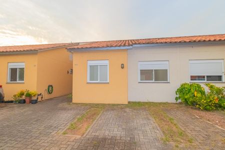 Casa de condomínio para alugar com 68m², 2 quartos e 2 vagasFachada