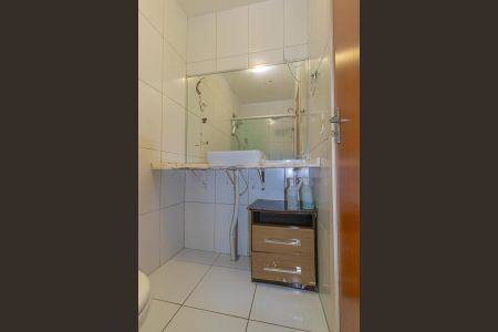 Casa de condomínio para alugar com 68m², 2 quartos e 2 vagasBanheiro