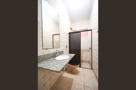 Casa para alugar com 155m², 4 quartos e 2 vagasBanheiro social