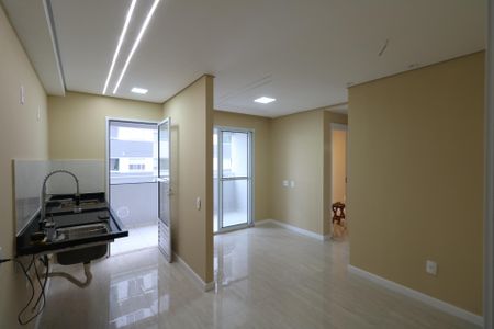 Sala de apartamento para alugar com 2 quartos, 45m² em Canhema, Diadema