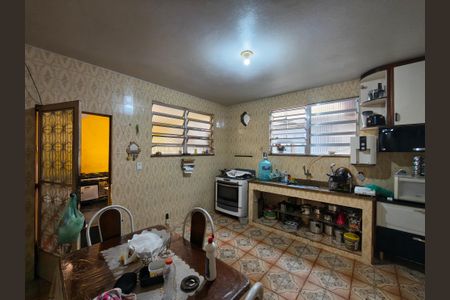 Casa para alugar com 240m², 5 quartos e 6 vagas