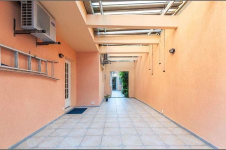 Casa à venda com 220m², 4 quartos e 4 vagas Casa à venda com 220m², 4 quartos e 4 vagasFoto 06