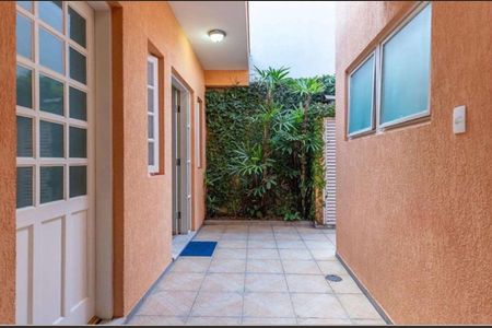 Casa à venda com 220m², 4 quartos e 4 vagas Casa à venda com 220m², 4 quartos e 4 vagasFoto 03