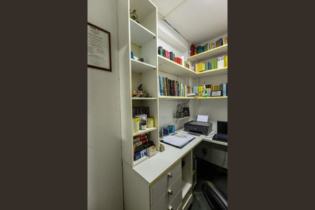 Casa à venda com 280m², 3 quartos e 2 vagas Casa à venda com 280m², 3 quartos e 2 vagasQuarto de serviço - Escritório