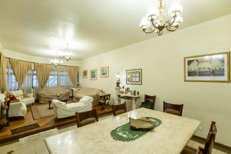 Casa à venda com 280m², 3 quartos e 2 vagas Casa à venda com 280m², 3 quartos e 2 vagasSala de jantar