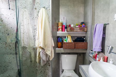 Apartamento à venda com 74m², 3 quartos e 2 vagasBanheiro da Suíte 1