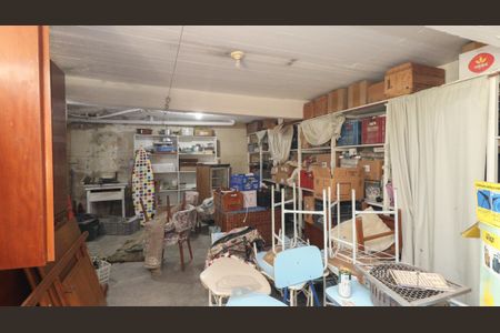 Casa à venda com 193m², 2 quartos e 2 vagasPorão