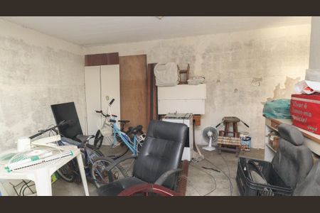 Casa à venda com 193m², 2 quartos e 2 vagasPorão