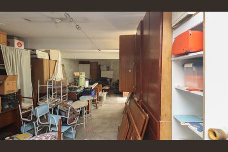 Casa à venda com 193m², 2 quartos e 2 vagasPorão