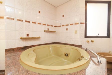 Apartamento para alugar com 233m², 3 quartos e 3 vagasSuíte 1 - Banheiro