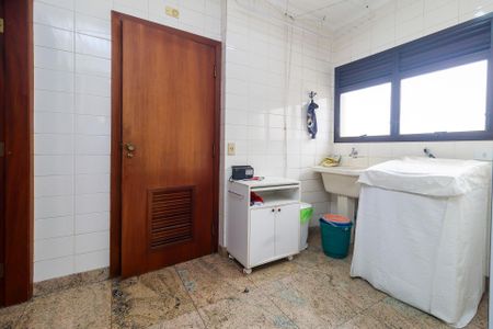 Apartamento para alugar com 233m², 3 quartos e 3 vagasÁrea de Serviço