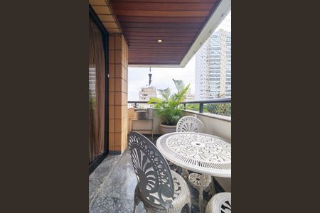 Apartamento para alugar com 233m², 3 quartos e 3 vagasSala - Varanda