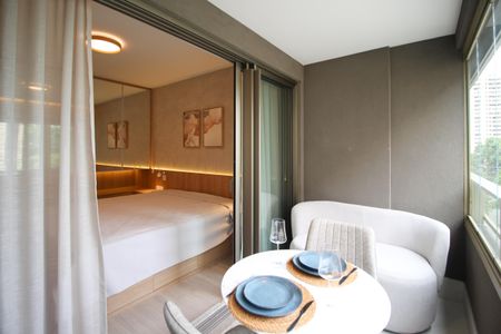 Varanda de kitnet/studio para alugar com 1 quarto, 28m² em Indianópolis, São Paulo