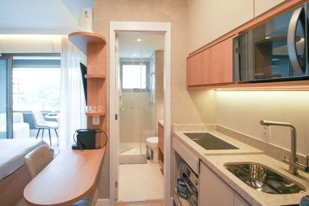 Cozinha de kitnet/studio para alugar com 1 quarto, 28m² em Indianópolis, São Paulo