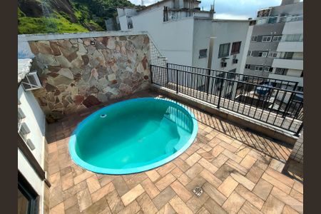 Apartamento à venda com 165m², 3 quartos e 2 vagas Apartamento à venda com 165m², 3 quartos e 2 vagasPiscina