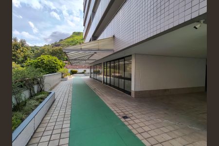 Apartamento à venda com 165m², 3 quartos e 2 vagas Apartamento à venda com 165m², 3 quartos e 2 vagasÁrea comum - Salão de festas