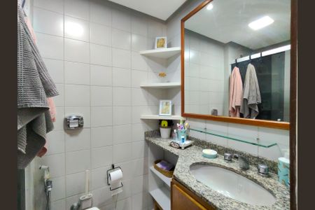 Apartamento à venda com 165m², 3 quartos e 2 vagas Apartamento à venda com 165m², 3 quartos e 2 vagasBanheiro Social