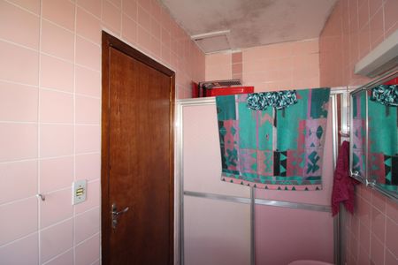 Casa à venda com 100m², 2 quartos e 2 vagasBanheiro 1