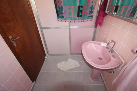 Casa à venda com 100m², 2 quartos e 2 vagasBanheiro 1