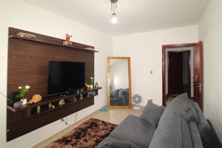 Casa à venda com 100m², 2 quartos e 2 vagasSala