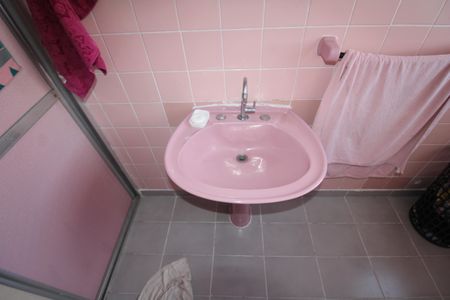 Casa à venda com 100m², 2 quartos e 2 vagasBanheiro 1