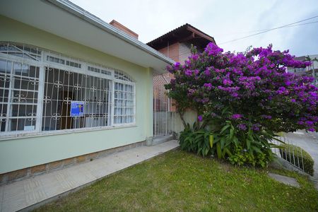 Fachada  de casa para alugar com 1 quarto, 26m² em Coqueiros, Florianópolis