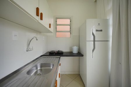 Cozinha de casa para alugar com 1 quarto, 26m² em Coqueiros, Florianópolis
