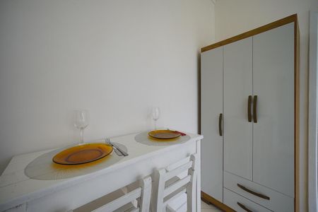 Mesa de jantar  de casa para alugar com 1 quarto, 26m² em Coqueiros, Florianópolis