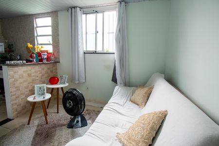 Casa à venda com 60m², 4 quartos e 1 vaga Casa à venda com 60m², 4 quartos e 1 vagaSala 2